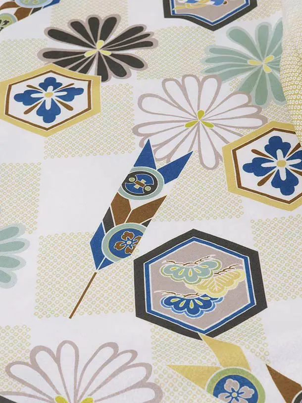 RENCA(2歳男児被布)2002金ぼかし 矢羽に鷹x白 市松 亀甲紋