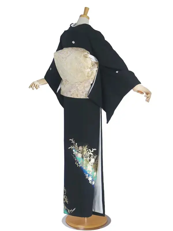 レンタル 桂由美 黒留袖 五三の桐 紋入り 薔薇 Sサイズ No.245