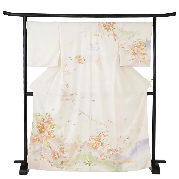 【正絹】訪問着  アイボリー  貝桶に四季草花