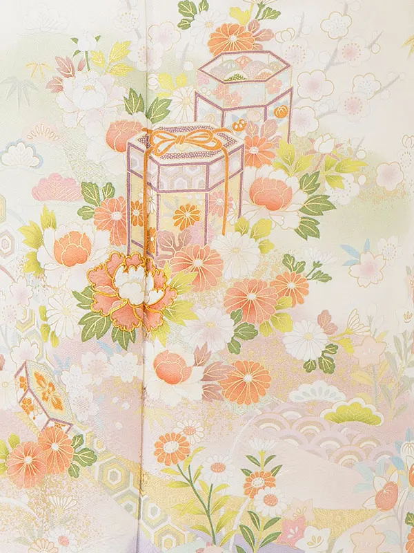 【正絹】訪問着  アイボリー  貝桶に四季草花