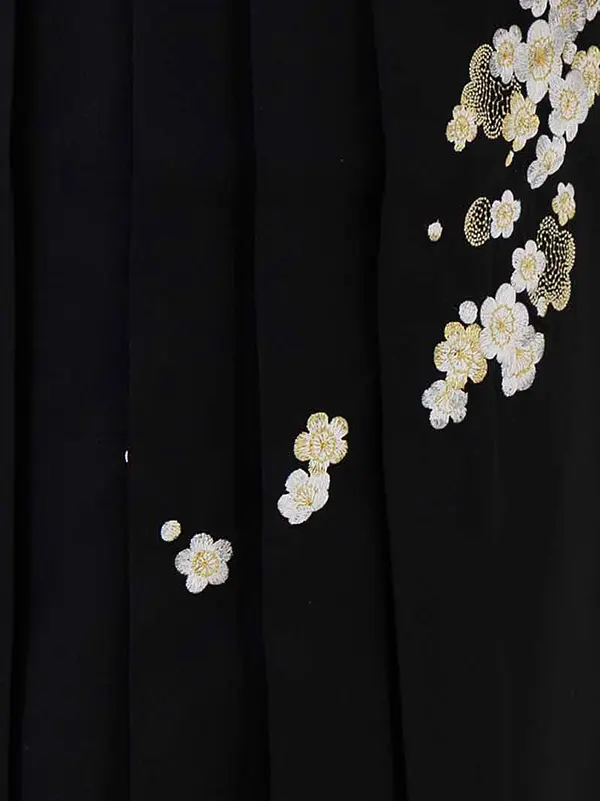 薄緑 絵羽 大輪の菊/黒 小梅刺繍