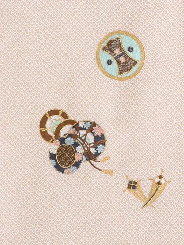 男児産着 1108 絞り柄 鹿の子 ベージュ 鷹 宝尽くし 総刺繍