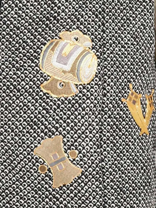 七五三男児３歳　354B　ミモア　白黒鹿の子宝尽くし刺繍/ベージュ・黒ドット