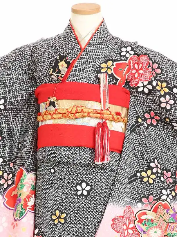 七五三（女児四ﾂ身）黒絞り小桜
