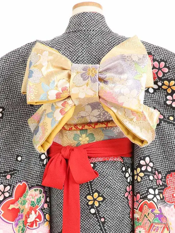 七五三（女児四ﾂ身）黒絞り小桜