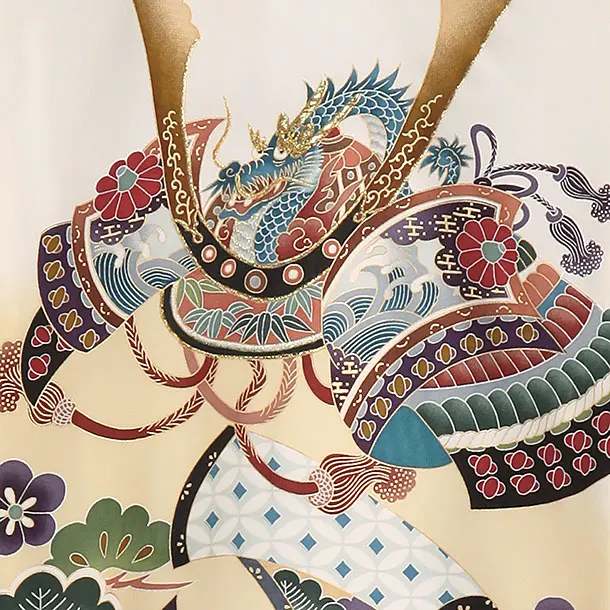 男産着【正絹】【五つ紋】【刺繍入り】【ぼかし京友禅】白　カブトに巻物