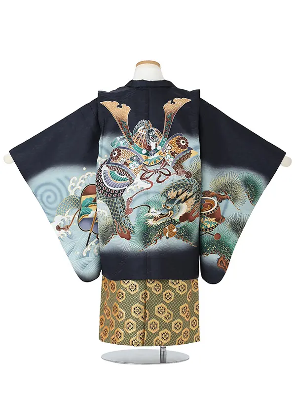カブトに龍　黒　　着物白