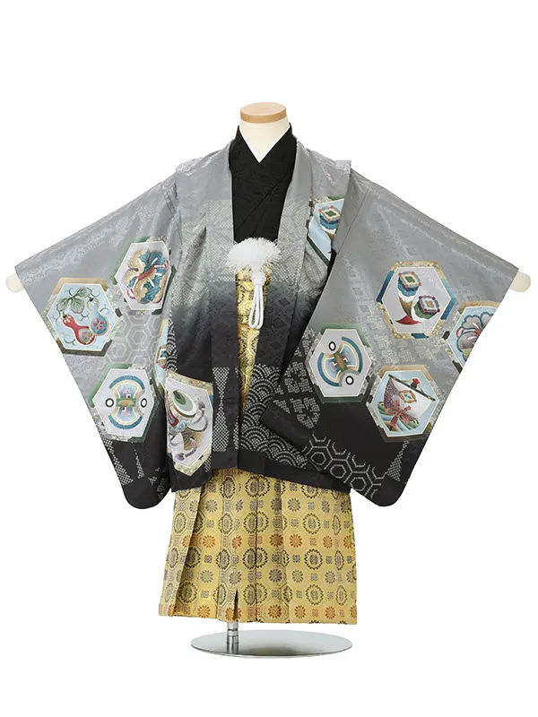 【刺?】カブトに亀甲　グレー　　着物黒