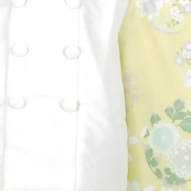 ３才女児被布　白サテン　クリーム洋花　