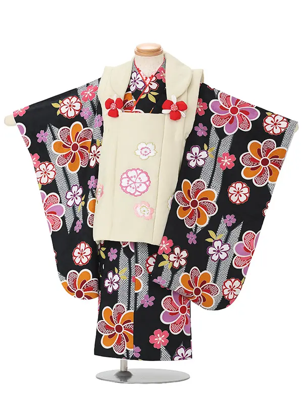 【刺繍】桜ベージュ　ねじり梅黒