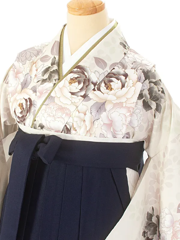 【ふくよかサイズ】卒業式袴 D0040 ベージュ牡丹×紺無地袴
