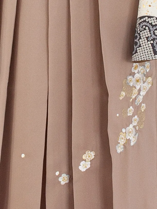 卒業式袴 D0042 絵羽 カーキ  桜×ベージュ梅ししゅう袴