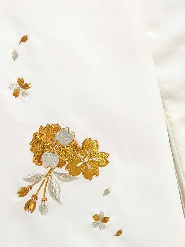 女児産着 お宮参りD0067 薄クリーム 桜 のし 金銀刺繍 紗綾形地紋