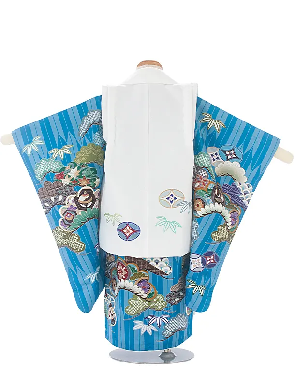 七五三(3歳男児被布)D3069 白 兜／水色 矢絣 松 笹