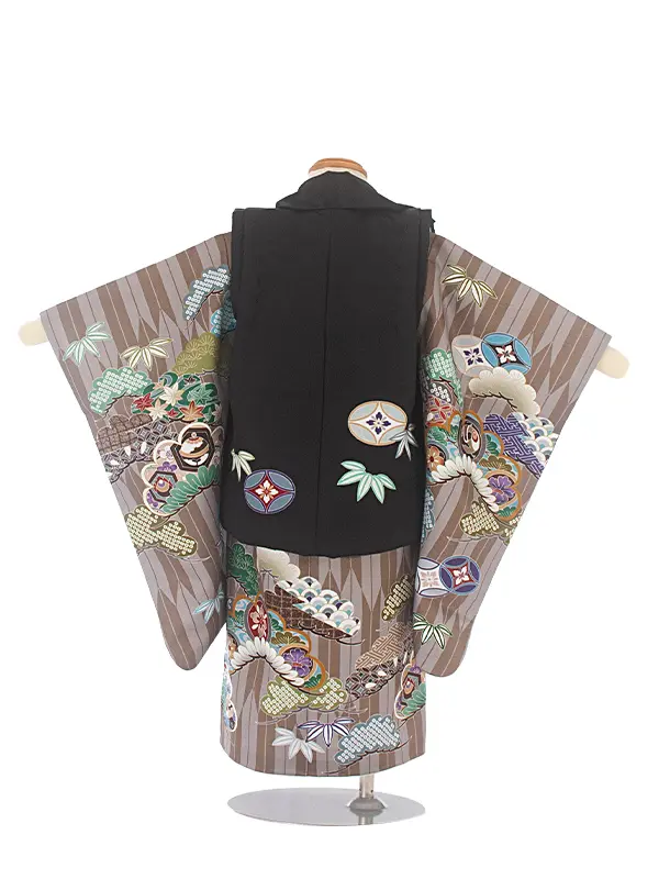 七五三(2,3歳男児被布)D3076 黒 兜／茶 矢絣 松 笹