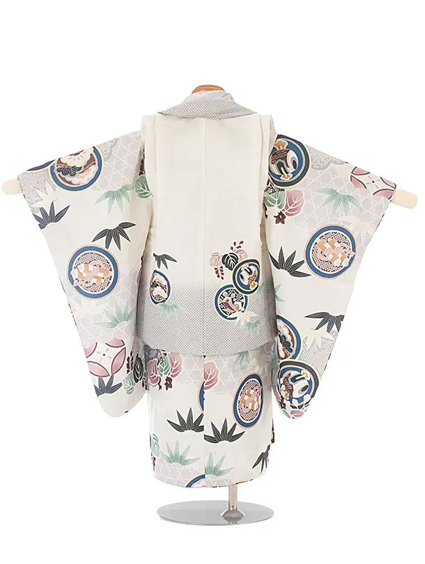七五三(3歳男児被布)D3085 薄グレー 鷹／薄クリーム 桐 小槌