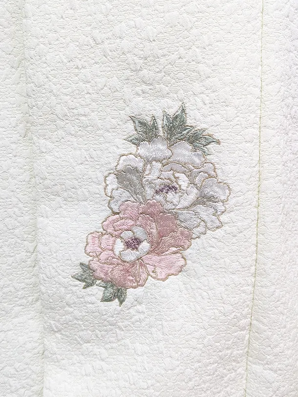 3歳女児被布 D3091 クリーム花ししゅう×薄ベージュ白花々