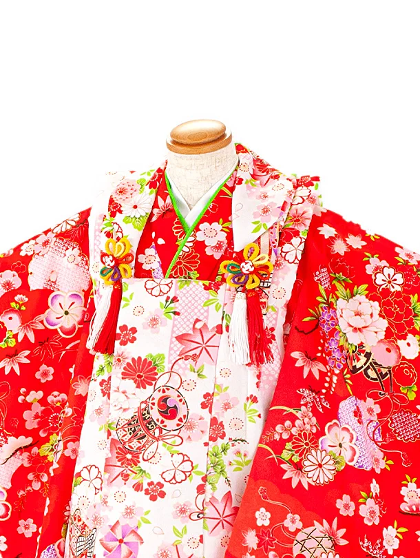 3歳女児被布 D3097 赤×白 雪輪 花車