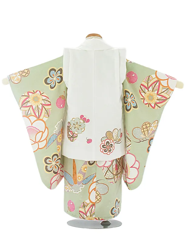 3歳女児被布 D3110 白×薄グリーン 梅 鞠