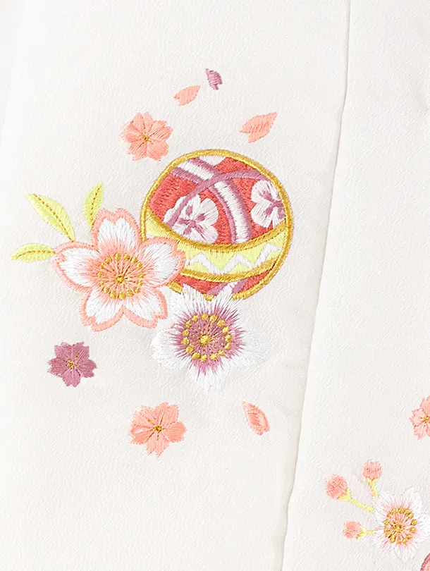 3歳女児被布 D3113 白×ピンク 桜 鞠 ししゅう