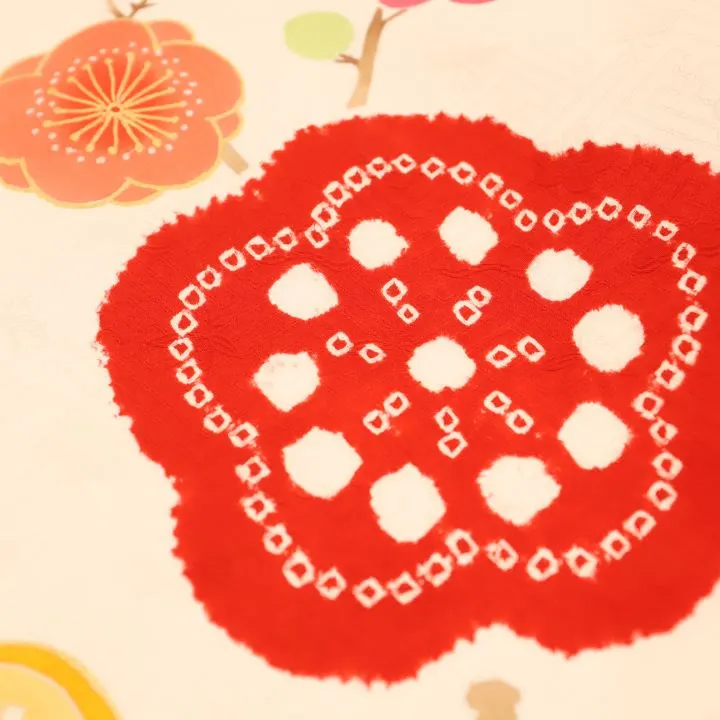 【高級正絹　金駒刺繍入】女児産着 お宮参りレンタル　雲取り松竹梅/赤×白