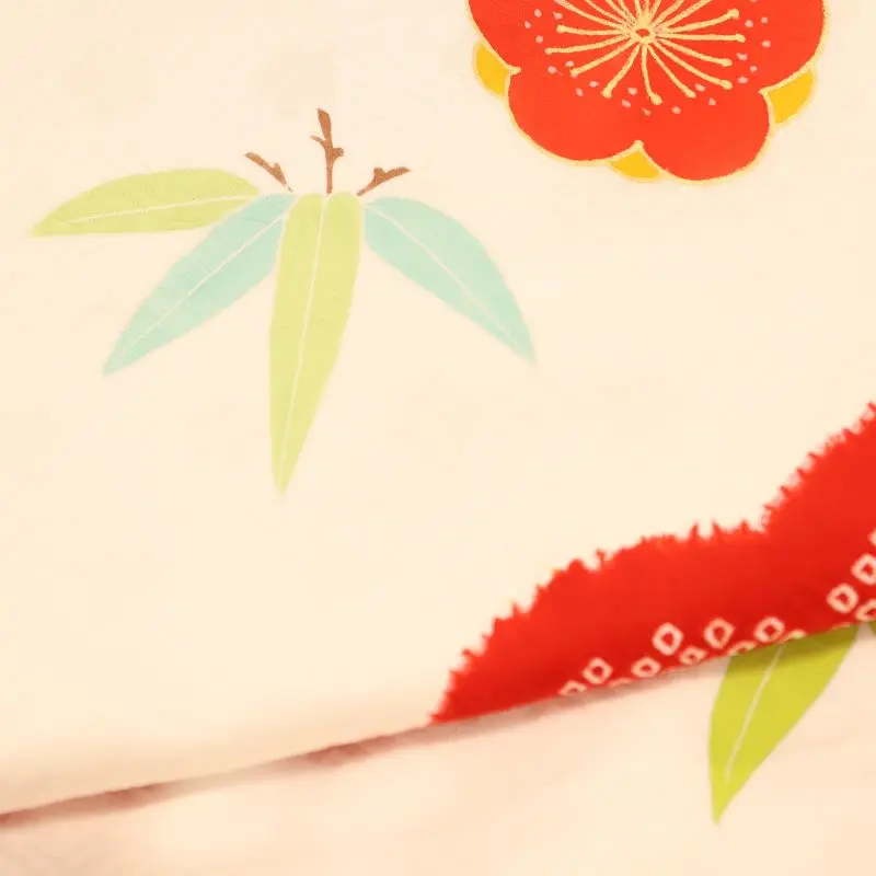 【高級正絹　金駒刺繍入】女児産着 お宮参りレンタル　雲取り松竹梅/赤×白