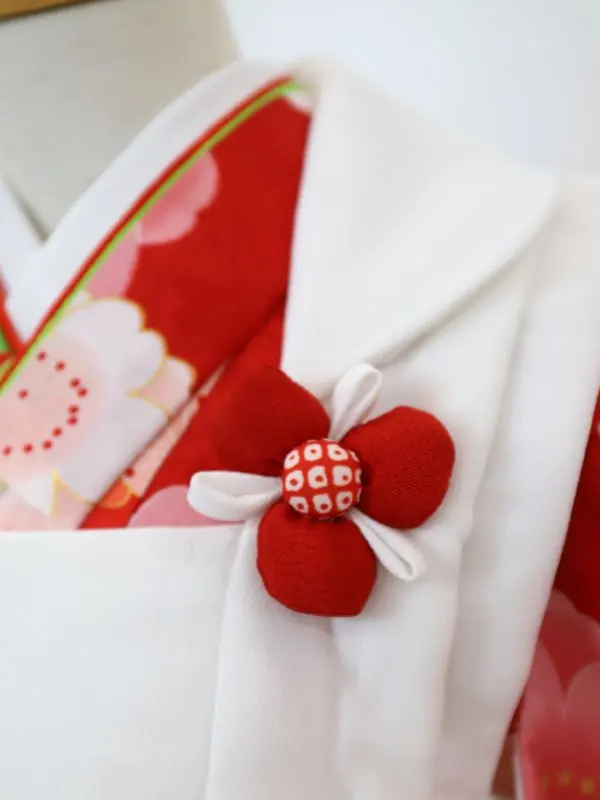 七五三レンタル(3歳女児被布)刺繍・鞠に桜/白×鞠に桜づくし/赤