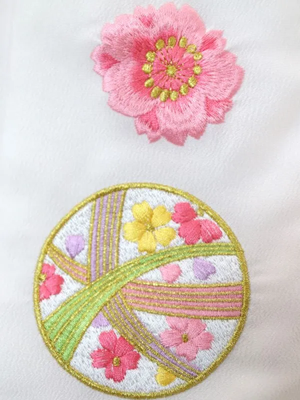 七五三レンタル(3歳女児被布)刺繍・鞠に桜/白×鞠に桜づくし/赤