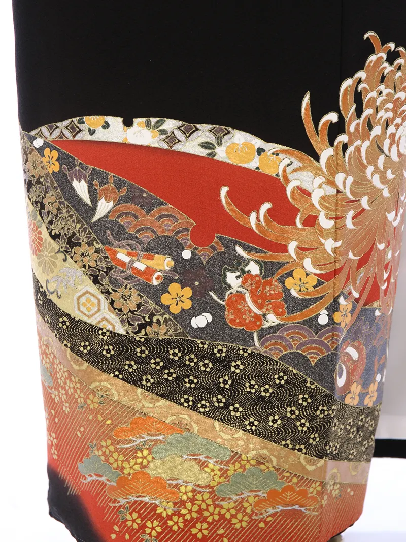 黒留袖 MT-020 扇面に四季草花 飛翔鶴 金箔