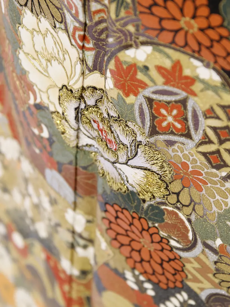 黒留袖 MT-020 扇面に四季草花 飛翔鶴 金箔