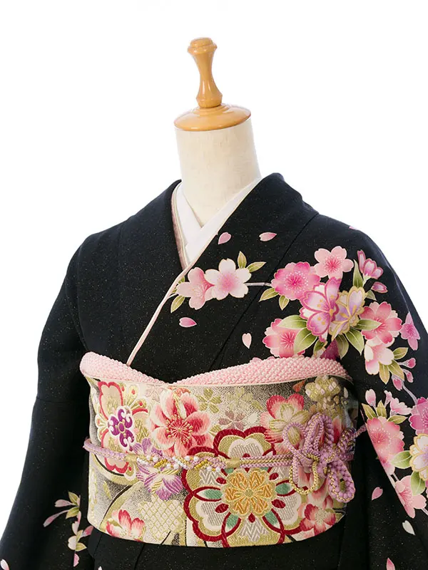 振袖 5S760 黒地 裾ﾜｲﾝ ﾗﾒ入 鞠に桜