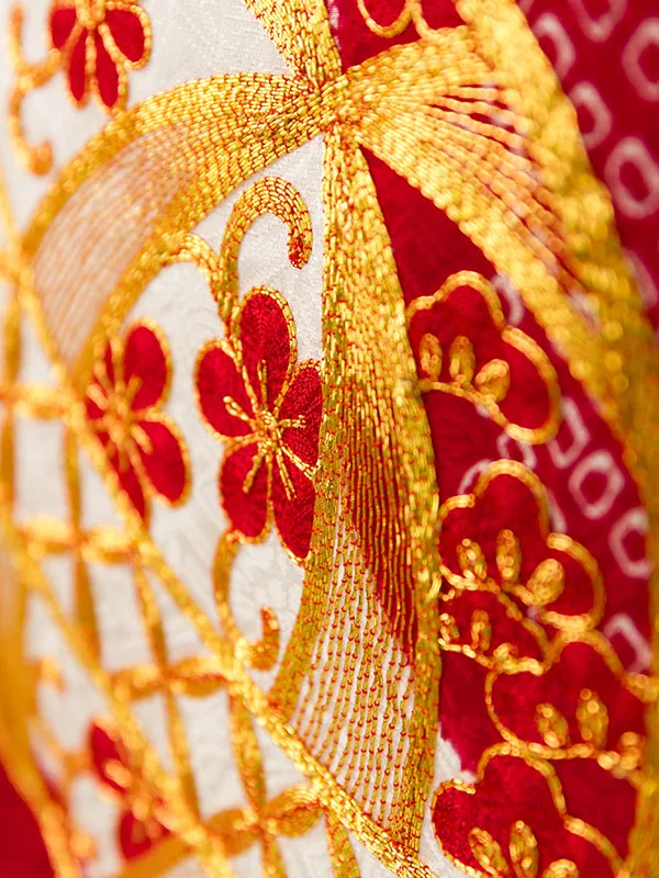 女児産着 E-5N94 赤地 疋田絞り調 金刺繍の鞠と紅白梅刺繍 | 正絹