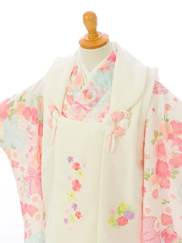 七五三(3歳女被布)HAPH810 白 花刺繍|ｱｲﾎﾞﾘｰ 梅疋田