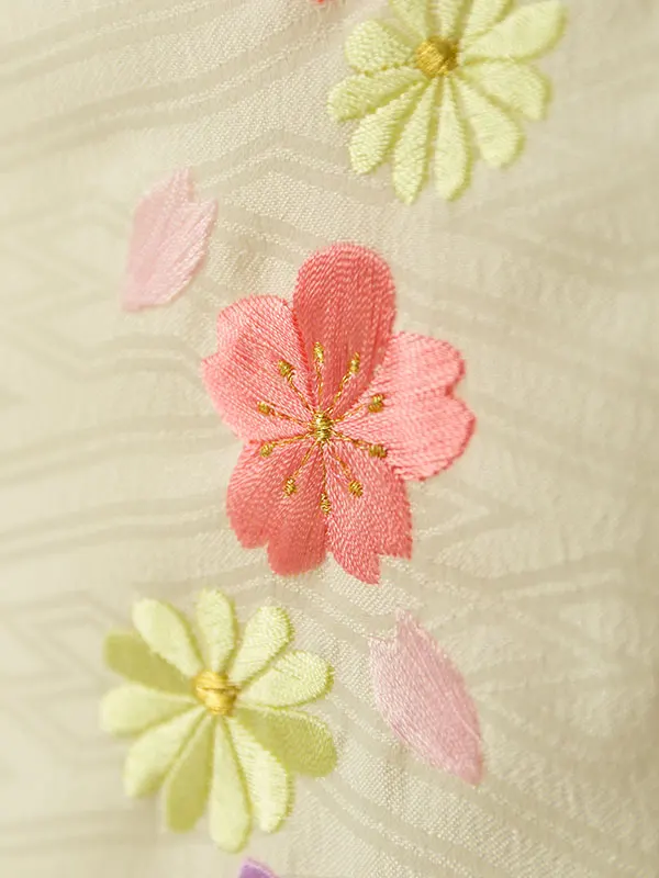 七五三(3歳女被布)HAPH810 白 花刺繍|ｱｲﾎﾞﾘｰ 梅疋田
