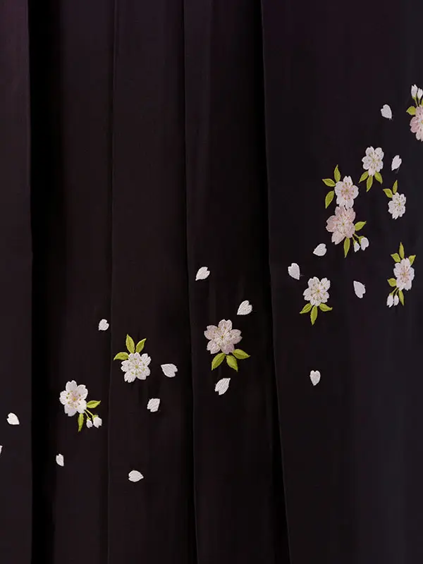 振袖袴 6S112_HDL6112 白地 裾黒 桜菊|紫ぼかし 桜刺繍 95