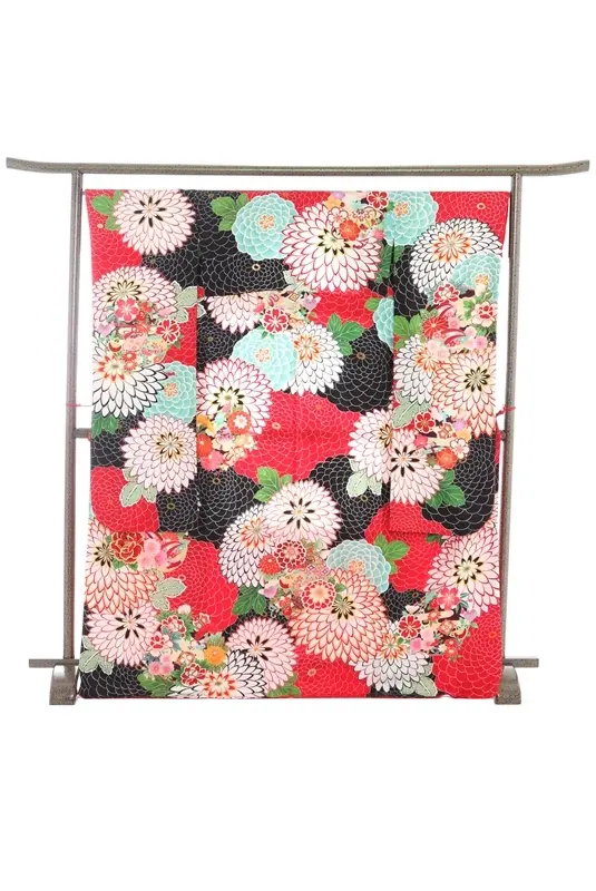 振袖906/菊づくしにバラの花