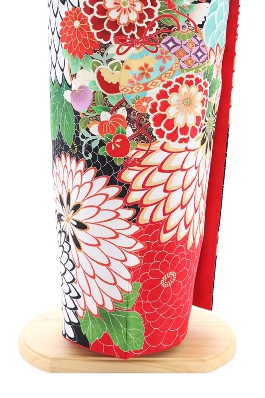 振袖906/菊づくしにバラの花