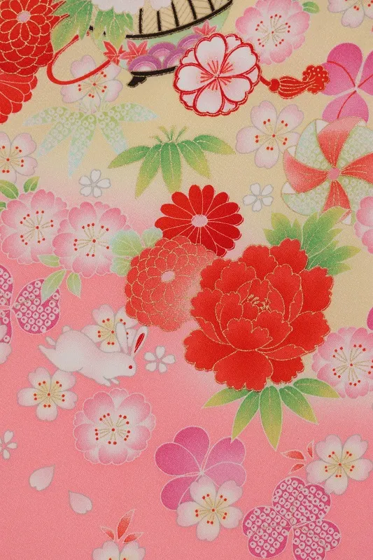 七五三(7歳女児)439/うす黄色裾ﾋﾟﾝｸ牡丹とうさぎ