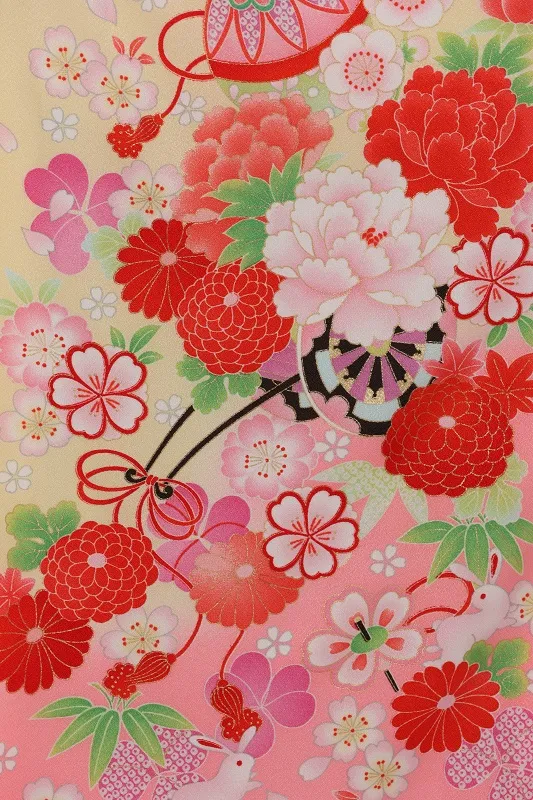 七五三(7歳女児)439/うす黄色裾ﾋﾟﾝｸ牡丹とうさぎ