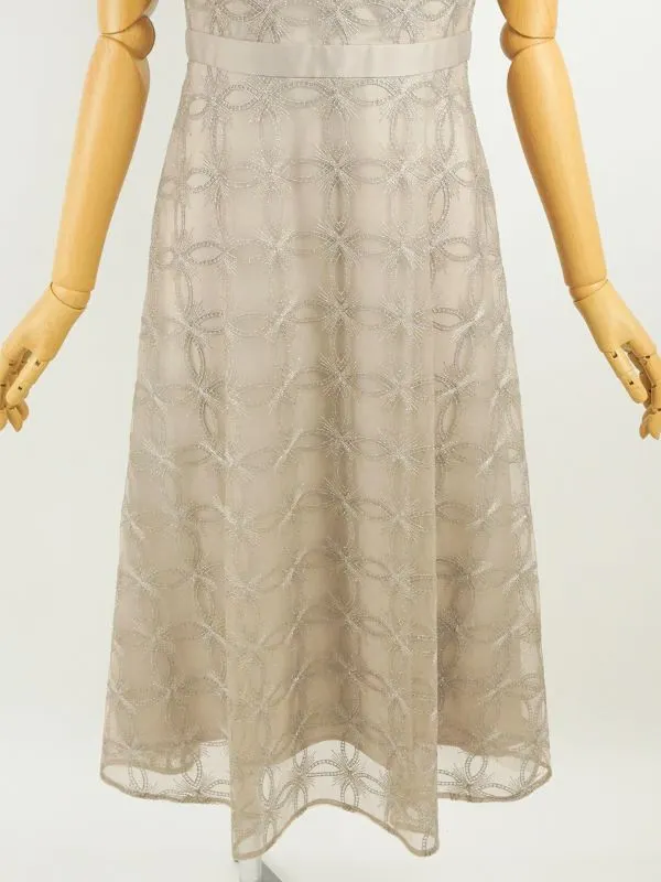 グレースコンチネンタル11号(L)シャイニー刺繍ドレス