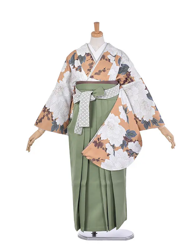 卒業袴 ﾚﾝﾀル037くすみキャメルの白花柄二尺袖 × グリーン袴