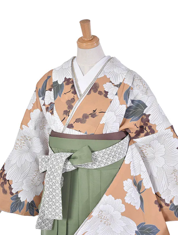 卒業袴 ﾚﾝﾀル037くすみキャメルの白花柄二尺袖 × グリーン袴