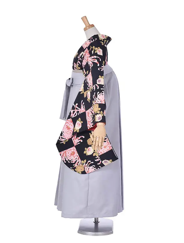 卒業袴 ﾚﾝﾀル042黒地に菊・牡丹の市松風柄二尺袖 × ライトグレー袴
