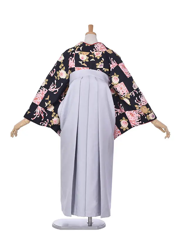 卒業袴 ﾚﾝﾀル042黒地に菊・牡丹の市松風柄二尺袖 × ライトグレー袴