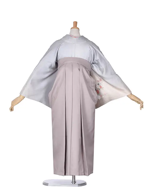 先生袴 ﾚﾝﾀルD0075【正絹】薄淡グレーの古典花柄二尺袖 × グレージュ袴